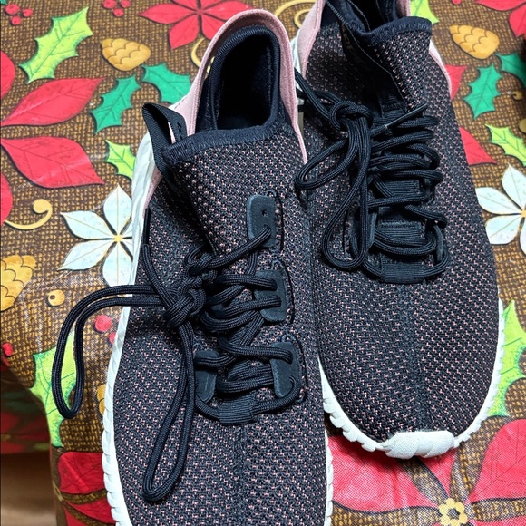 Adidas Women's Sneakers in Pink and Black - Picture 8 of 11